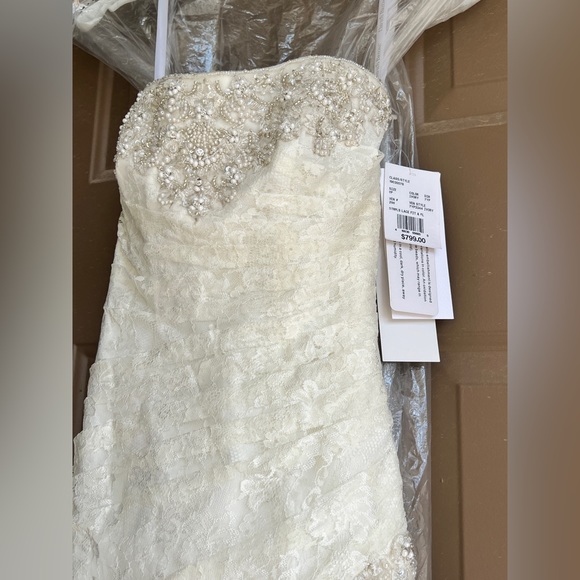 Ivory Wedding Dress Never Worn Perfect condition Size 0 Petite Lace & Train OTNW - Picture 4 of 12